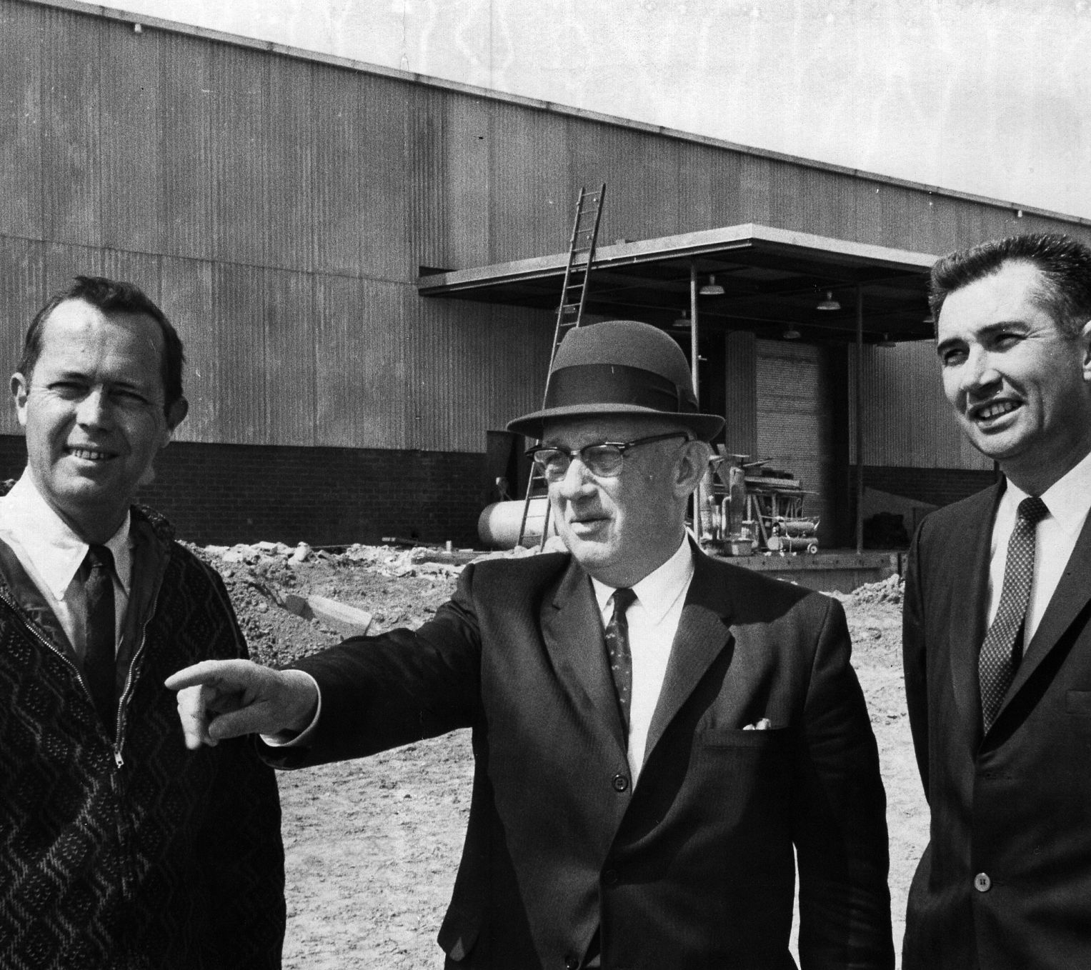 1966-04-08 Aerofin bosses